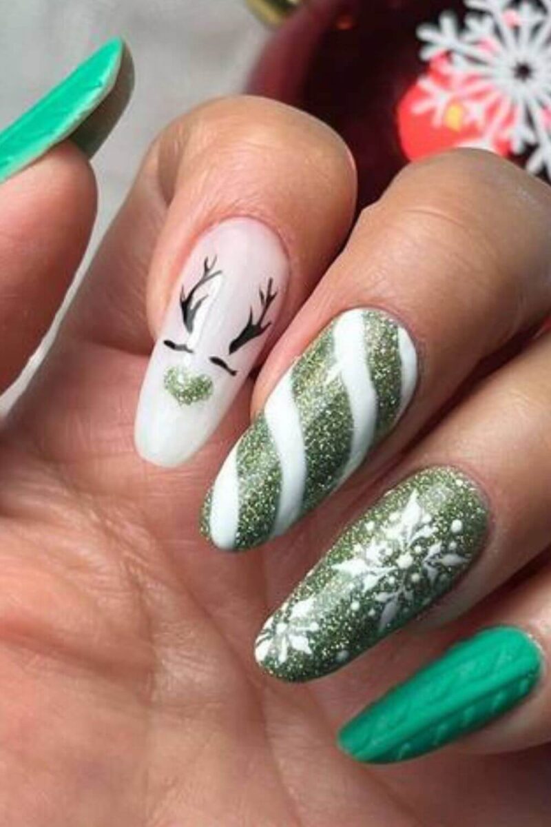 Green Christmas nails blog image