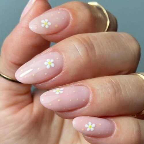 28 Insanely Cute Daisy Nails Designs You Will Obsess Over