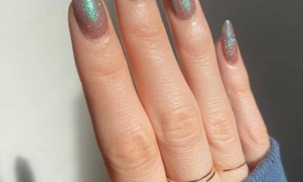 27 Head-Turning Glitter Nails To Dazzle Your Look 